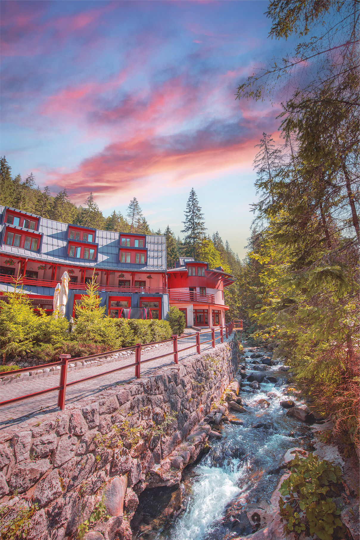 Relax Hotel FIM pri západe slnka v Demänovskej Doline