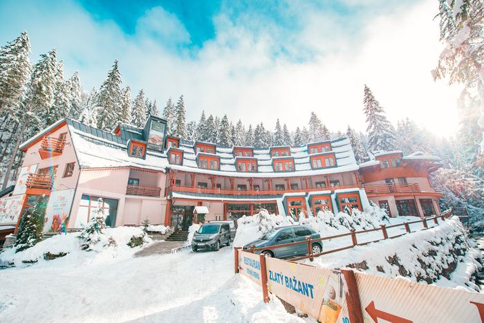 Zasnežený hotel
