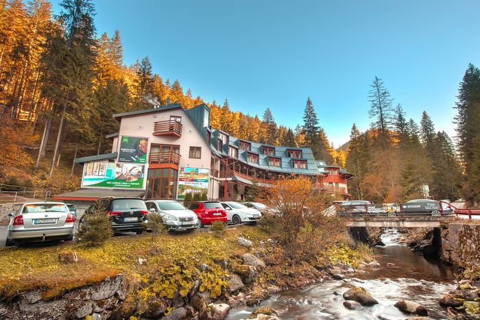 Hotel na jeseň