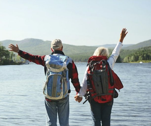 Seniori na turistike pri jazere